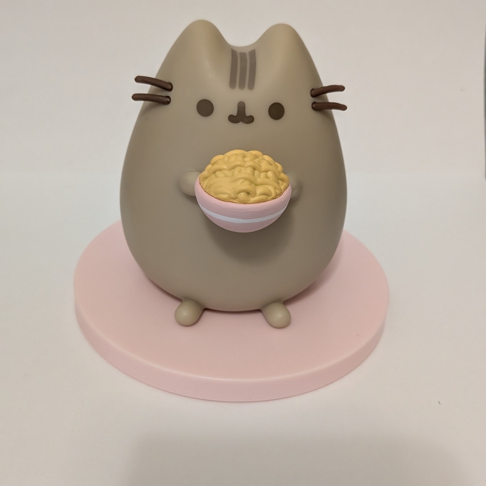 Pusheen Holding Ramen Bowl - Taupe & Pink